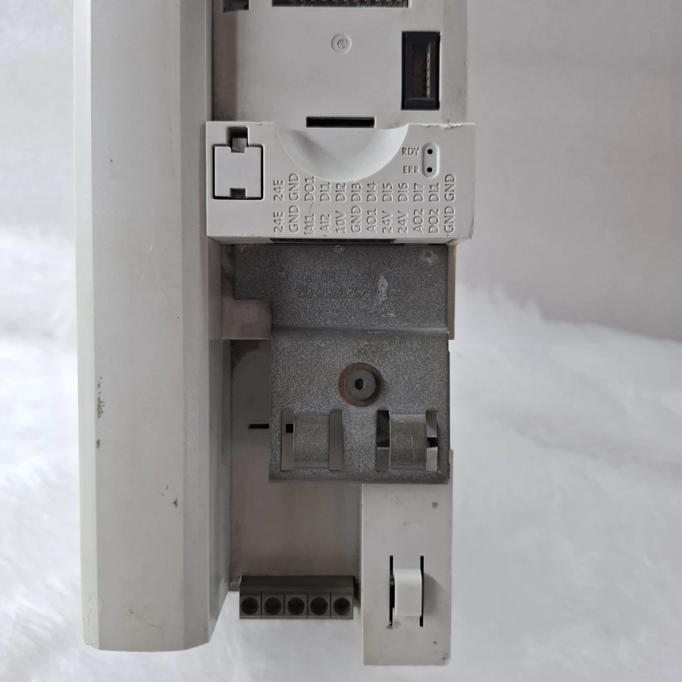 Lenze i550 VFD Inverter 5HP 4kW 400-480V 3-Phase CANopen IP20 I55AE222F10010002S